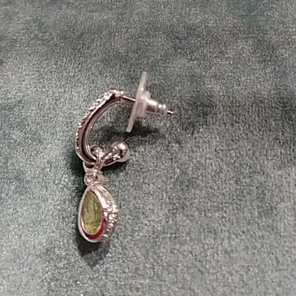 Lime stone silver earrings - Picture 2 of 2